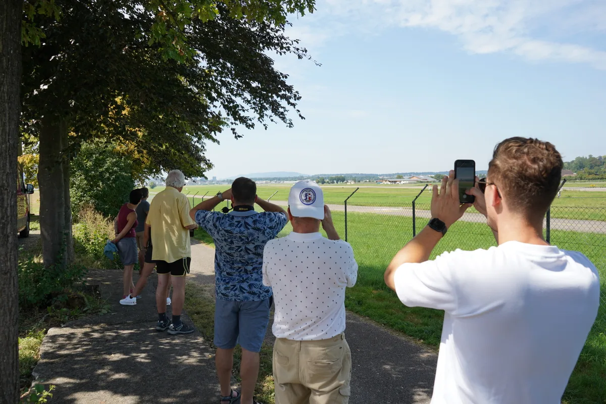 Kampfjets starten in Dübendorf.